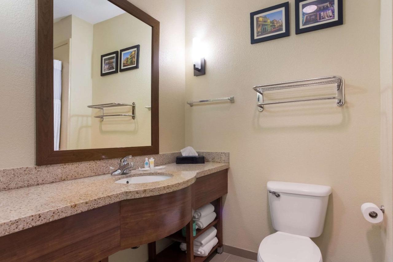 Comfort Suites North Mobile Сараленд Екстериор снимка
