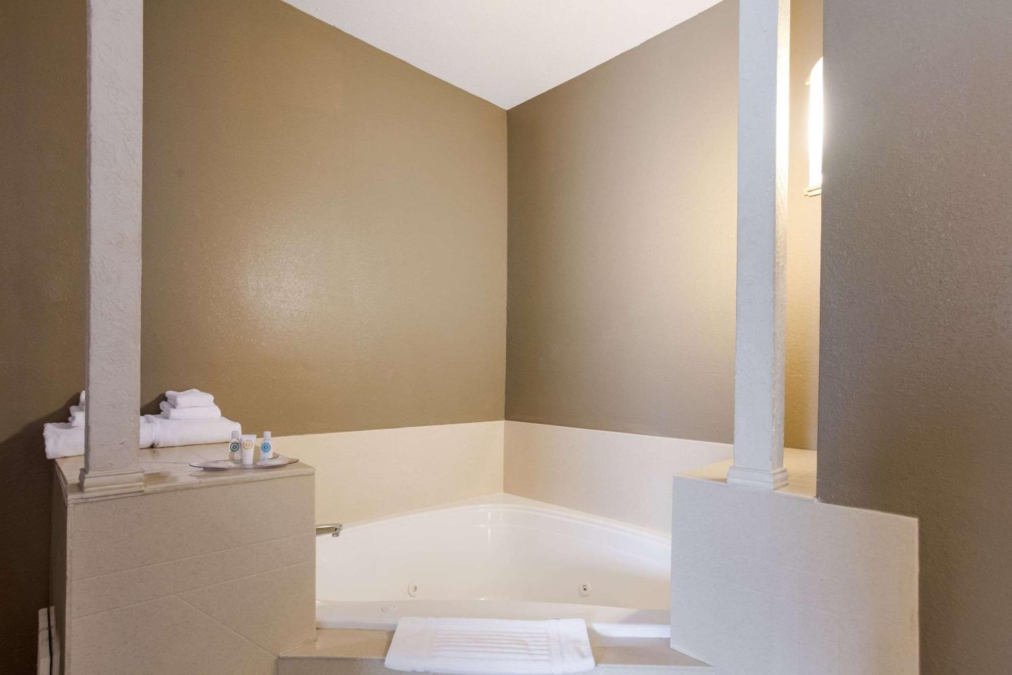Comfort Suites North Mobile Сараленд Екстериор снимка