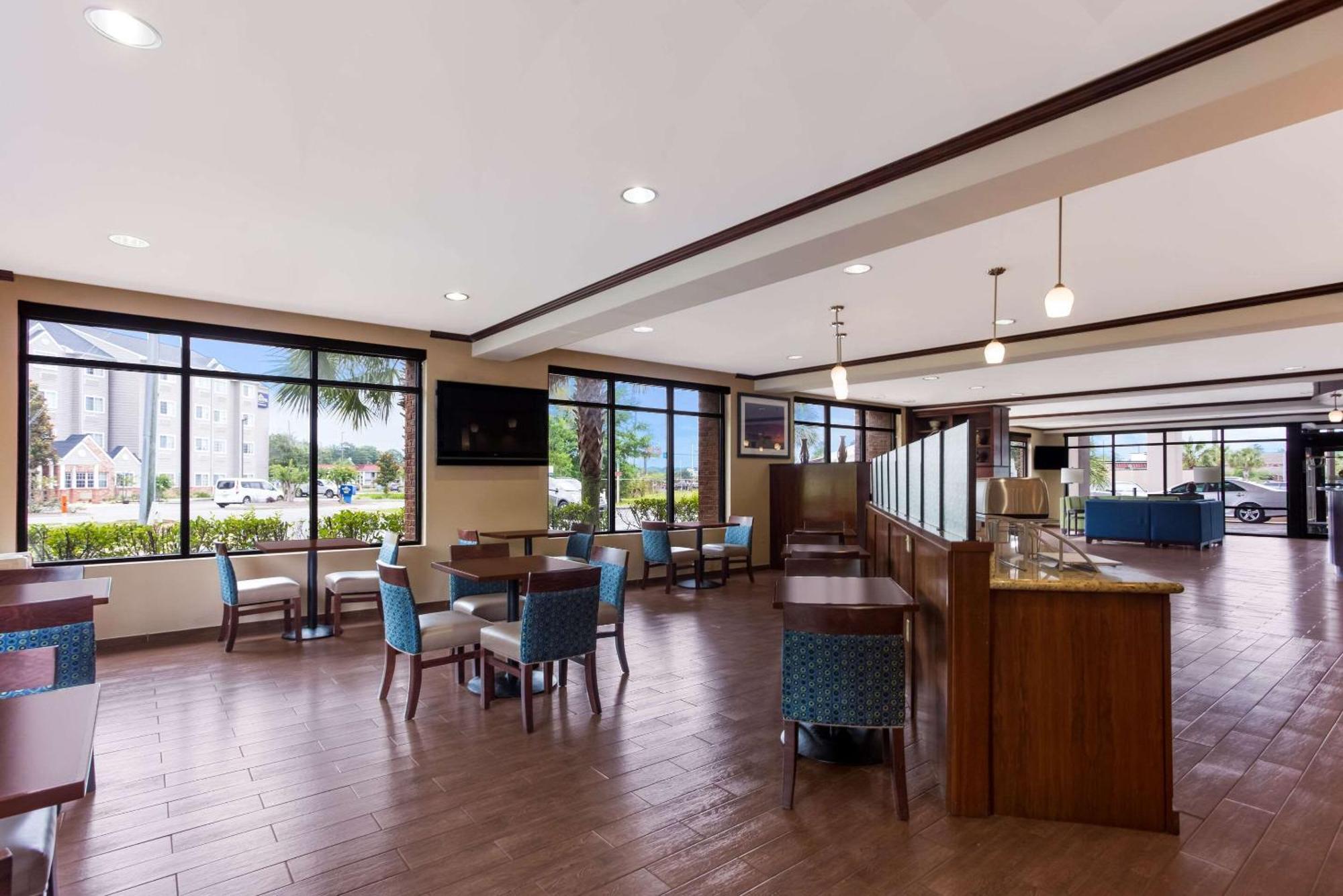 Comfort Suites North Mobile Сараленд Екстериор снимка